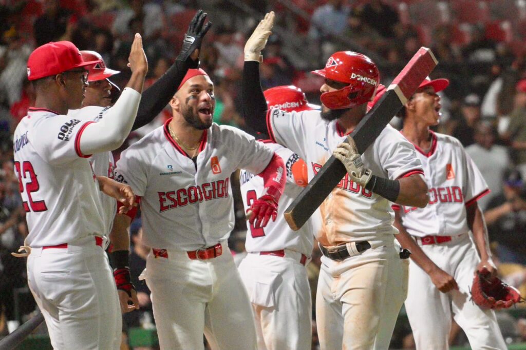 ¡Palo de Guzmán y fiesta verde! El Escogido vence a las Águilas y las Estrellas tumban al Licey